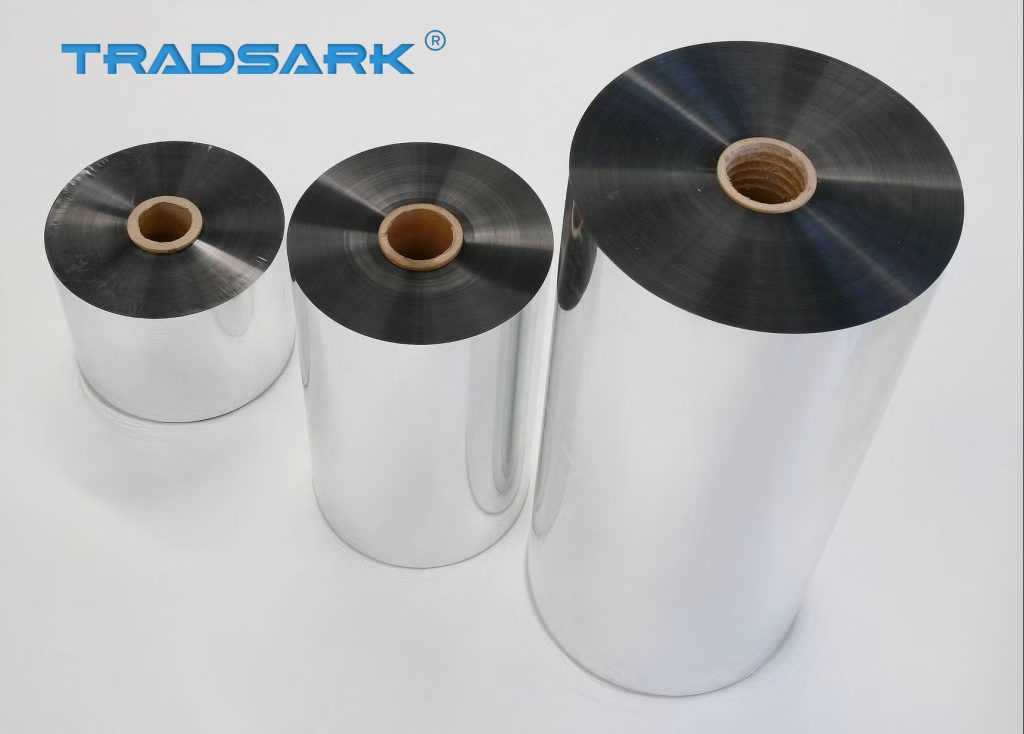 Comparison of aluminized and metalized polyester films from a China supplier, showing reflective PET rolls for packaging, insulation, and decorative applications.