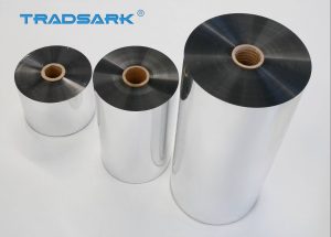 Comparison of aluminized and metalized polyester films from a China supplier, showing reflective PET rolls for packaging, insulation, and decorative applications.