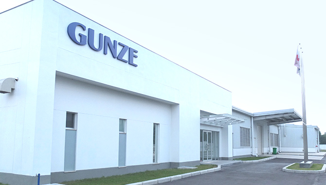 Gunze Limited production facility producing high-precision aluminum metallized BOPET and BOPP films